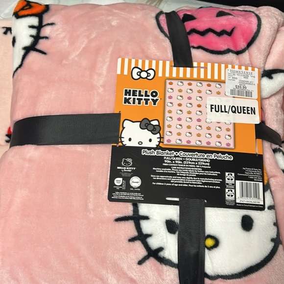 Hello Kitty Halloween Blanket - Picture 1 of 2
